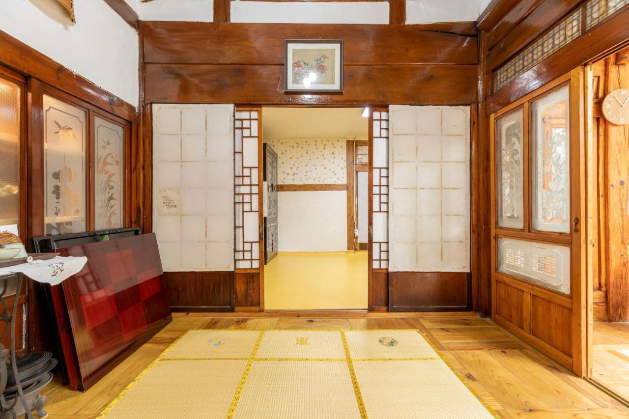 Guest house Dongmyo Hanok Sihwadang - Private Korean Style House In The Center With A Beautiful Garden Seoul
