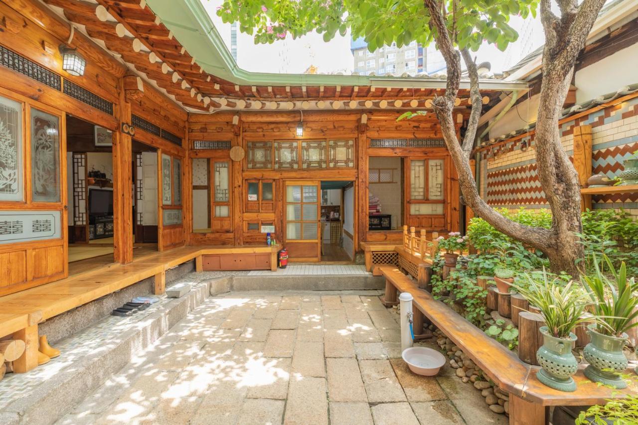 Nhà khách Dongmyo Hanok Sihwadang - Private Korean Style House In The Center With A Beautiful Garden *