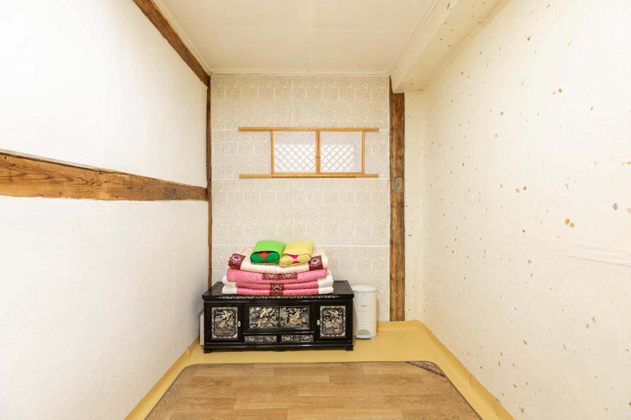 Nhà khách Dongmyo Hanok Sihwadang - Private Korean Style House In The Center With A Beautiful Garden *